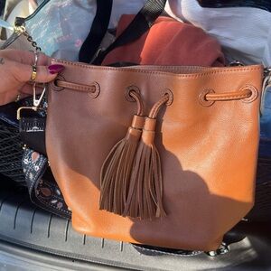 Elegant Tan Leather Tassel Shoulder Bag